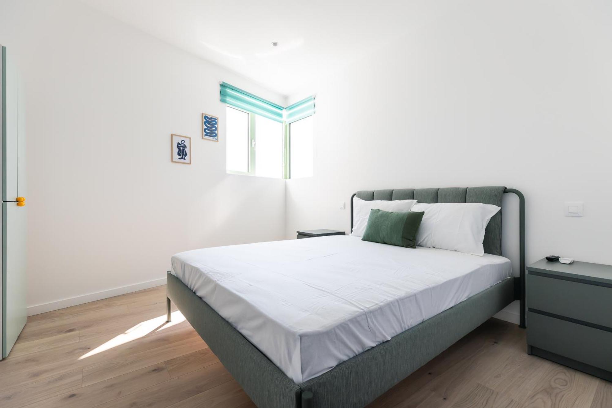 Roots One - Lakeview Escape With Balcony & Parking Bukarest Exteriör bild