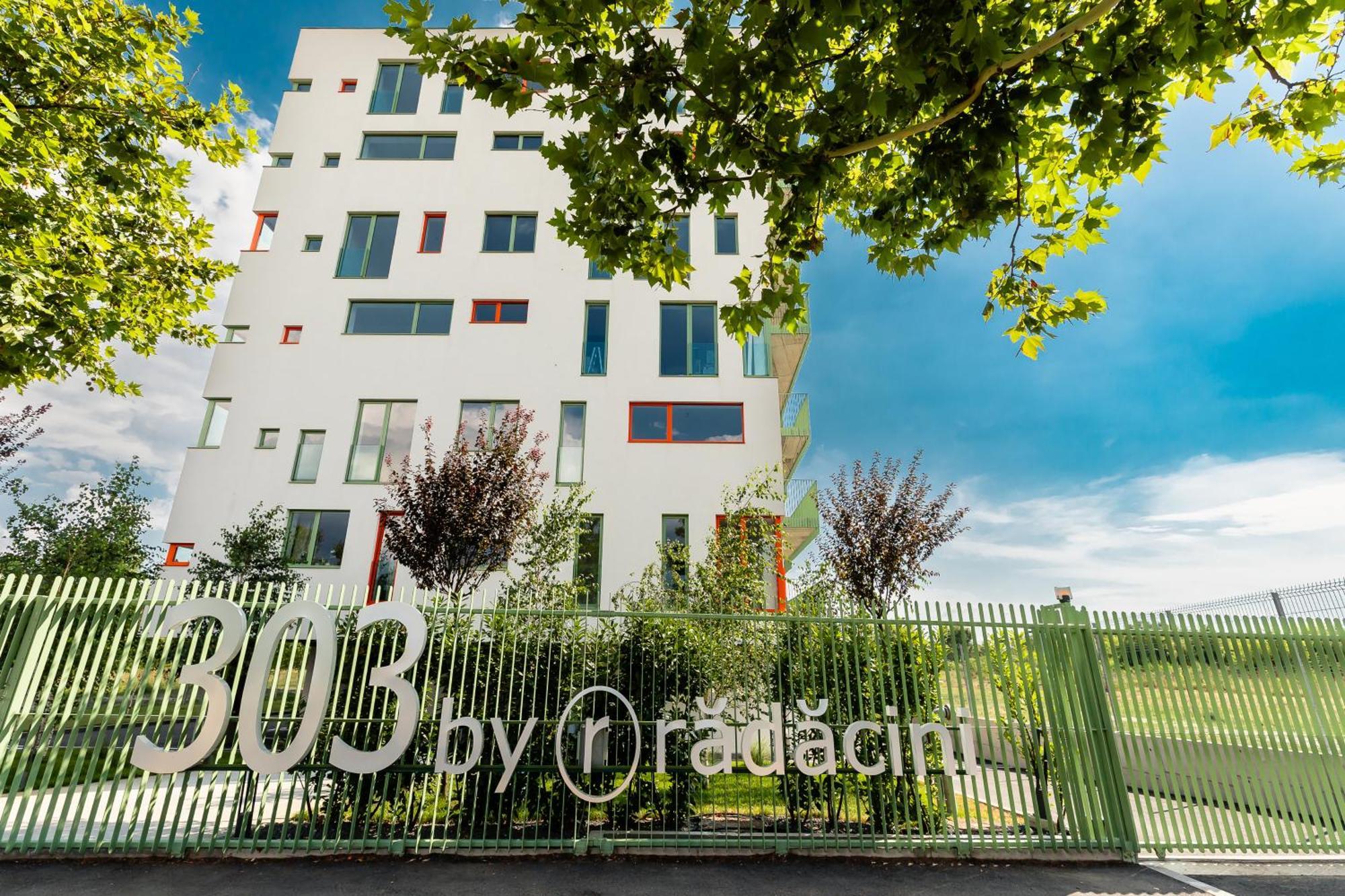 Roots One - Lakeview Escape With Balcony & Parking Bukarest Exteriör bild